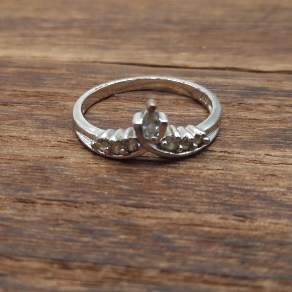 Tiara ring size 9 R234